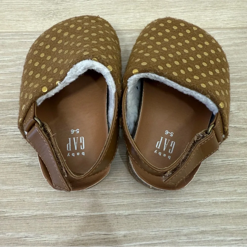 GAP tan gold